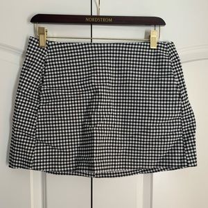 Black and white plaid skirt!!